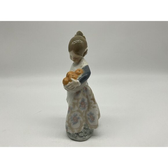 Lladro "VALENCIAN GIRL HOLDING ORANGES" Retired Porcelain Figurine # 4841 Mint - Picture 10 of 16